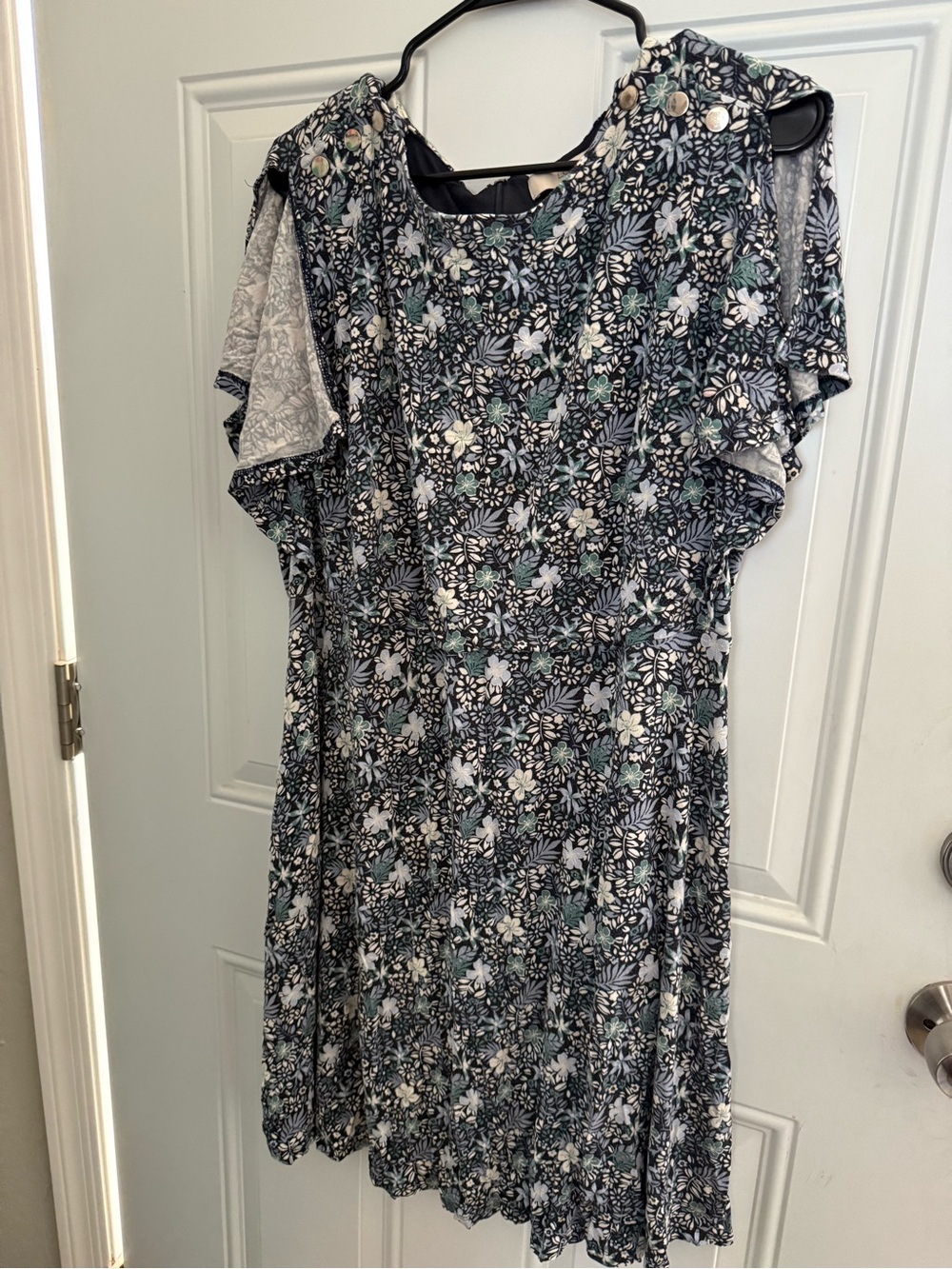 LOFT Plus Floral Flutter Sleeve Dress Shoulder Buttons Size 16
